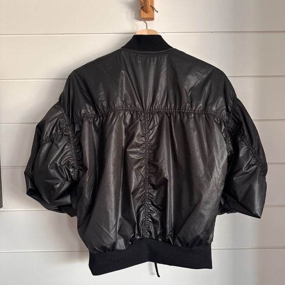 ✨ Old Navy Water-Resistant Bomber Jacket – XS ✨ - Picture 4 of 8